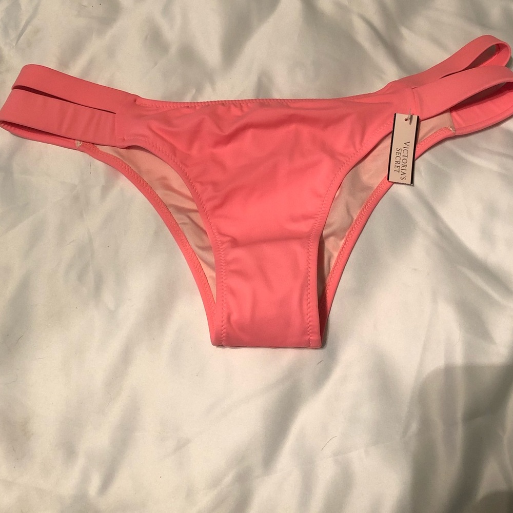 Peach. VS The Itsy Swim Bottom. M. NWT